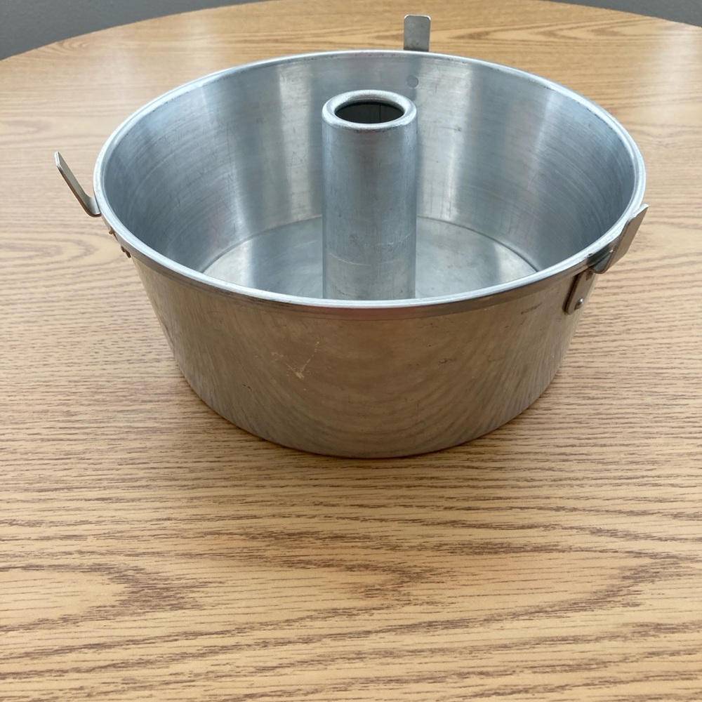 Wear Ever Large Aluminum Vintage Tube Cake Pan 10" x 4"